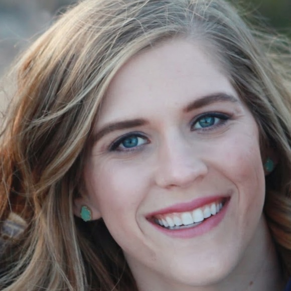 Meet your Posher, Jennifer - Picture 1 of 1